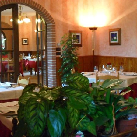 Ristorante Albergo Da Maurizio Cravanzana Ngoại thất bức ảnh