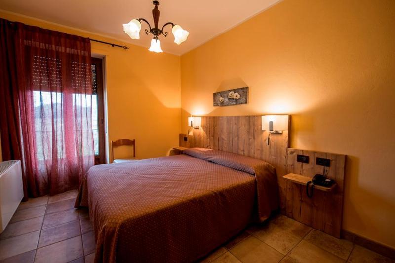 Ristorante Albergo Da Maurizio Cravanzana Ngoại thất bức ảnh