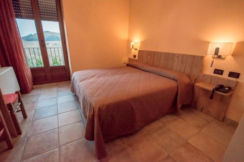 Ristorante Albergo Da Maurizio Cravanzana Ngoại thất bức ảnh