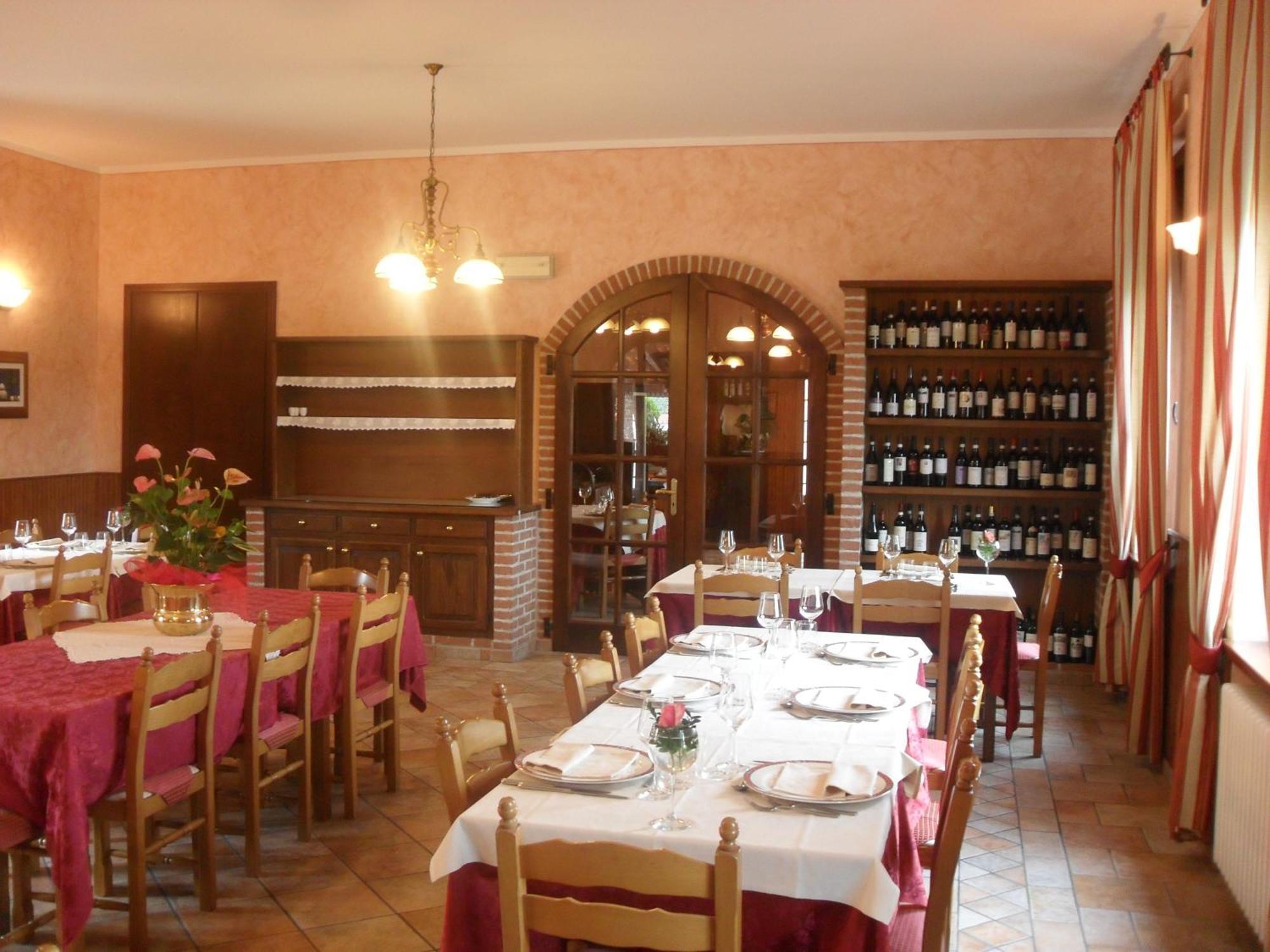 Ristorante Albergo Da Maurizio Cravanzana Ngoại thất bức ảnh