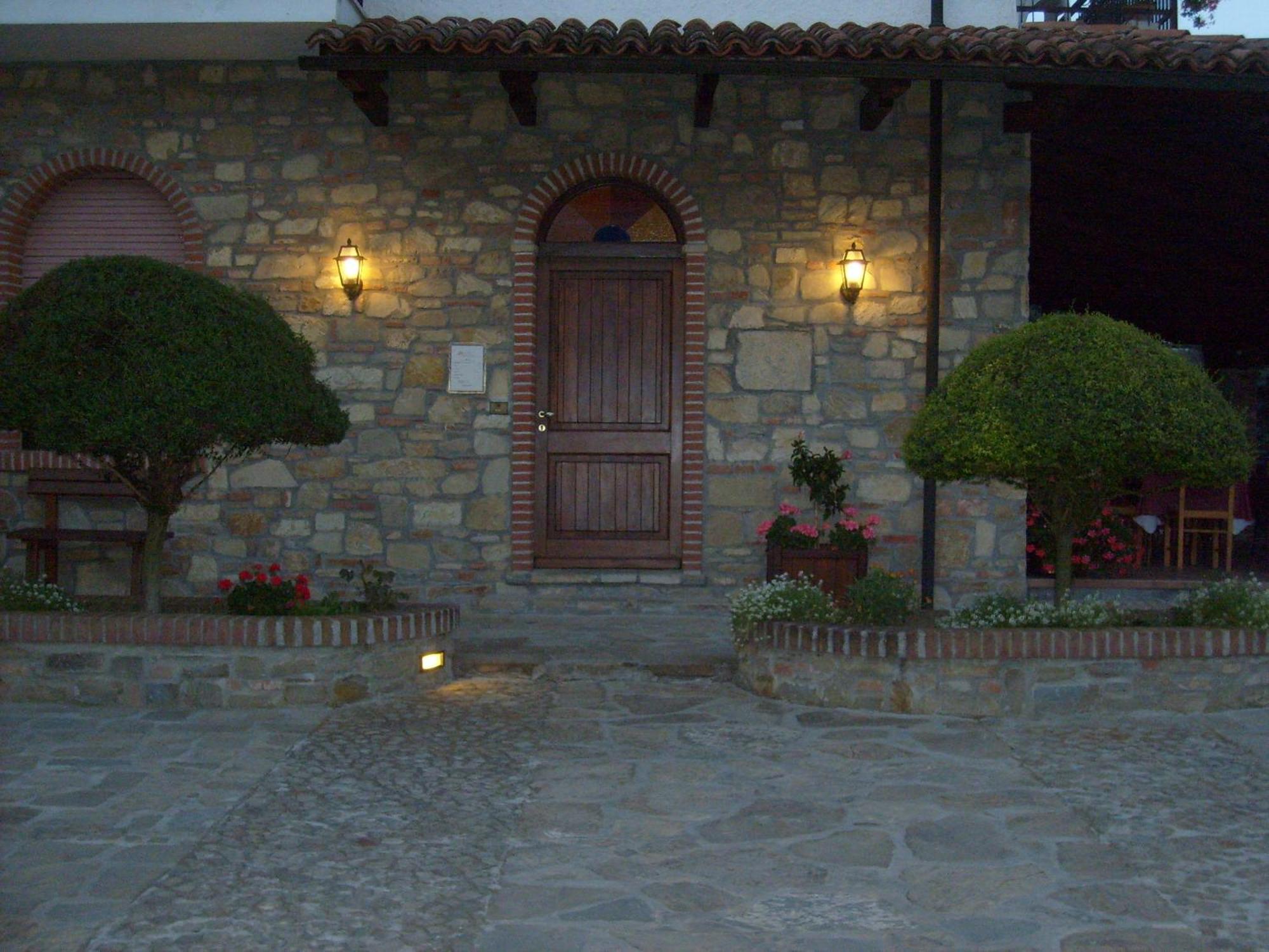 Ristorante Albergo Da Maurizio Cravanzana Ngoại thất bức ảnh