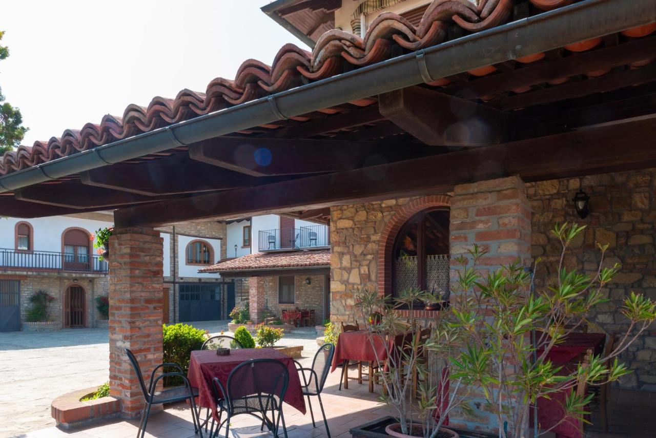 Ristorante Albergo Da Maurizio Cravanzana Ngoại thất bức ảnh
