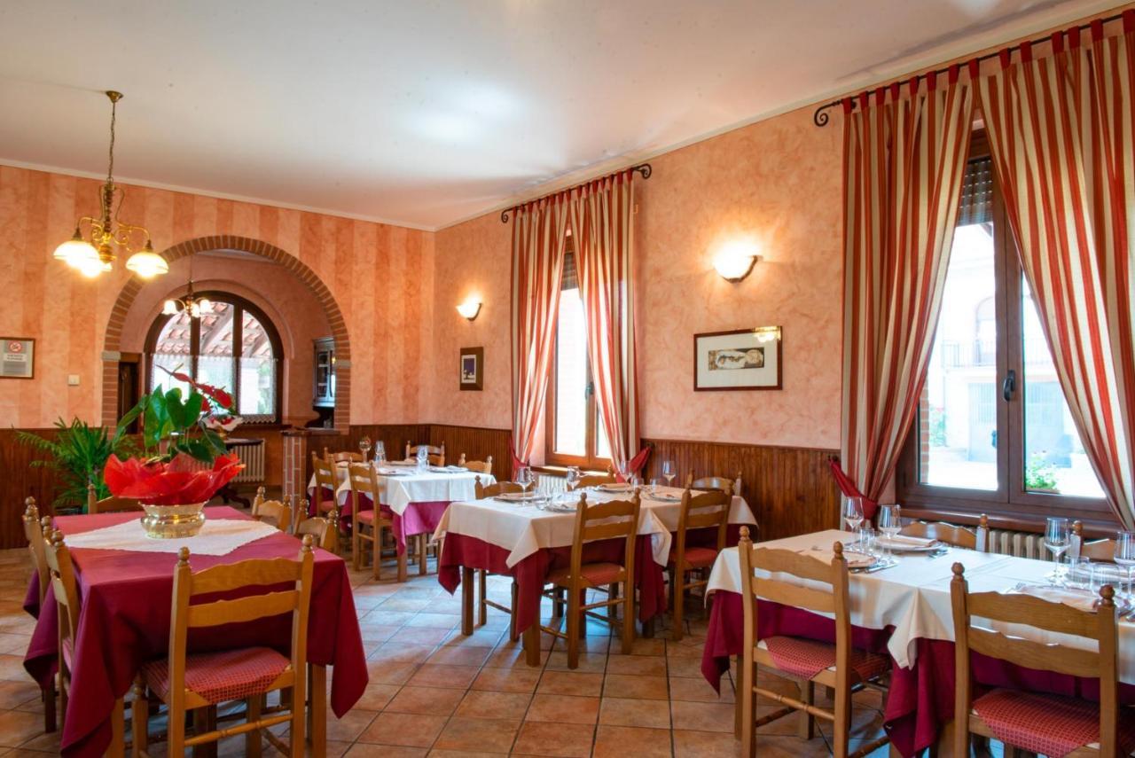 Ristorante Albergo Da Maurizio Cravanzana Ngoại thất bức ảnh